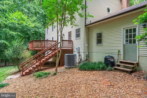 Exterior - 2609 Deerdell Ln, Reston, VA 20191 photo 7 of 7