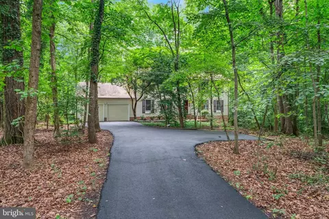 Exterior - 2609 Deerdell Ln, Reston, VA 20191 photo 3 of 7