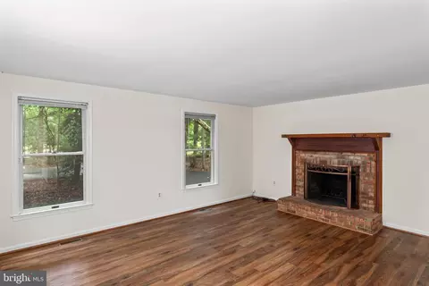 Living - 2609 Deerdell Ln, Reston, VA 20191 photo 6 of 8