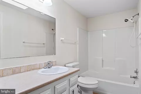 Bath - 2609 Deerdell Ln, Reston, VA 20191 photo 3 of 5