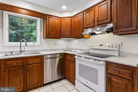 Kitchen - 2609 Deerdell Ln, Reston, VA 20191 photo 2 of 5