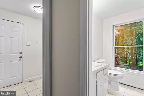 Entry Way - 2609 Deerdell Ln, Reston, VA 20191 photo 5 of 8