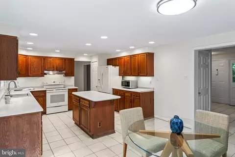 Kitchen - 2609 Deerdell Ln, Reston, VA 20191 photo 5 of 5