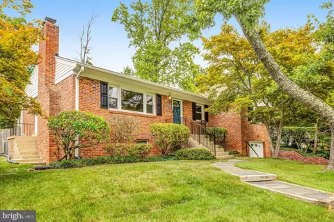 406 Macarthur Ave NE, Vienna, VA 22180
