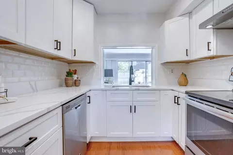 8553 Barrington Ct #923, Springfield, VA 22152 photo 4