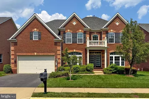 4000 Woodberry Meadow Dr, Fairfax, VA 22033
