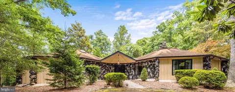 8626 Old Dominion Dr, Mclean, VA 22102
