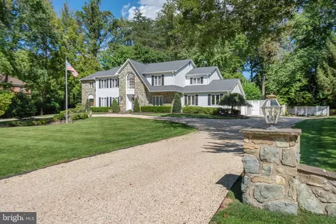 1307 Daviswood Dr, Mclean, VA 22102 photo 2