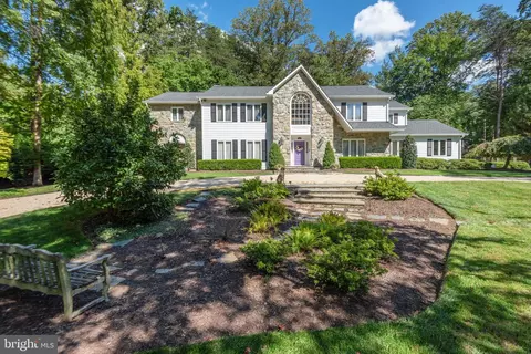 1307 Daviswood Dr, Mclean, VA 22102 photo 3