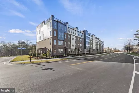 2468 Metrobus Aly, Herndon, VA 20171