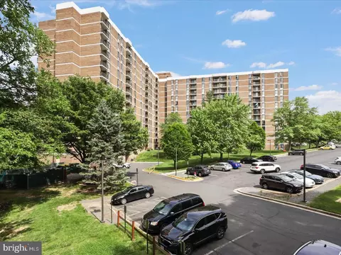 2300 Pimmit Dr #211, Falls Church, VA 22043