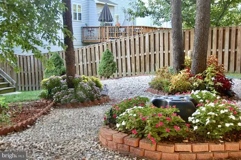 Exterior - 6197 Deer Ridge Trl, Springfield, VA 22150 photo 7 of 18