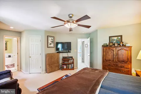 Bedroom - 6197 Deer Ridge Trl, Springfield, VA 22150 photo 4 of 9