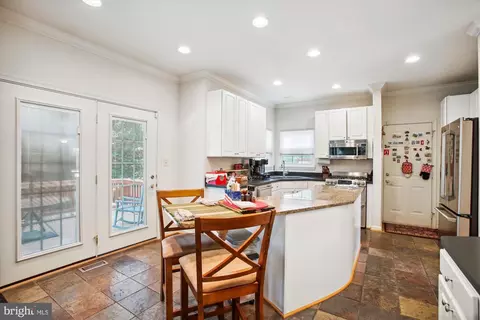 Kitchen - 6197 Deer Ridge Trl, Springfield, VA 22150 photo 2 of 4