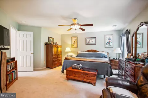 Bedroom - 6197 Deer Ridge Trl, Springfield, VA 22150 photo 3 of 9