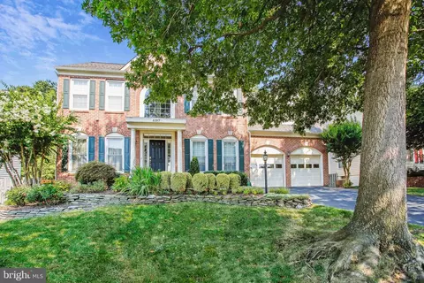 6197 Deer Ridge Trl, Springfield, VA 22150