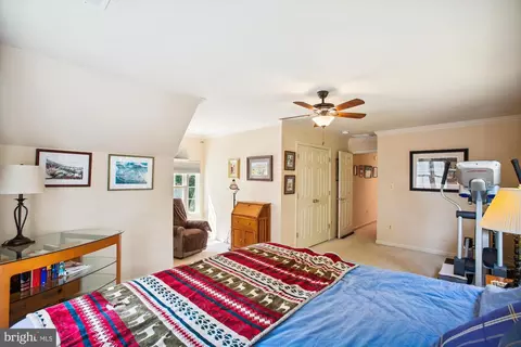 Bedroom - 6197 Deer Ridge Trl, Springfield, VA 22150 photo 7 of 9