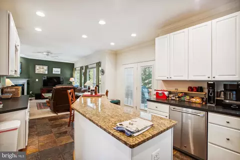 Kitchen - 6197 Deer Ridge Trl, Springfield, VA 22150 photo 4 of 4