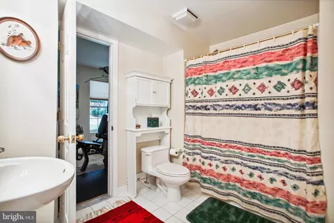 Bath - 6197 Deer Ridge Trl, Springfield, VA 22150 photo 3 of 3