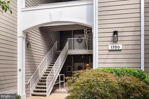 1700 Lake Shore Crest Dr #24, Reston, VA 20190