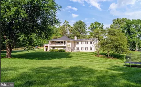 223 Seneca Rd, Great Falls, VA 22066