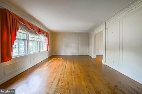 Living - 1309 Oberon Way, Mclean, VA 22102 photo 1 of 8