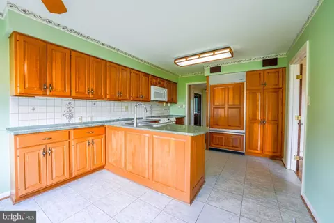 Kitchen - 1309 Oberon Way, Mclean, VA 22102 photo 3 of 4