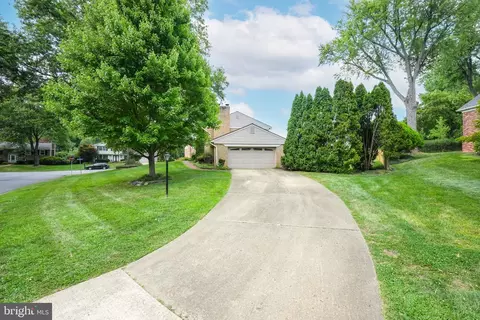 Exterior - 1309 Oberon Way, Mclean, VA 22102 photo 3 of 8