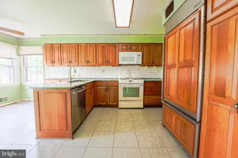 Kitchen - 1309 Oberon Way, Mclean, VA 22102 photo 1 of 4