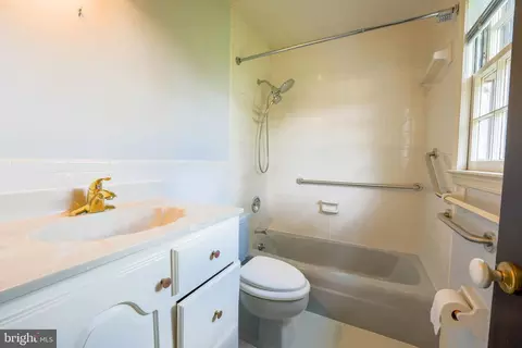 Bath - 1309 Oberon Way, Mclean, VA 22102 photo 1 of 3