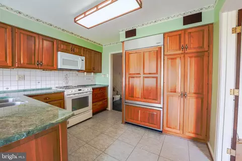 Kitchen - 1309 Oberon Way, Mclean, VA 22102 photo 4 of 4