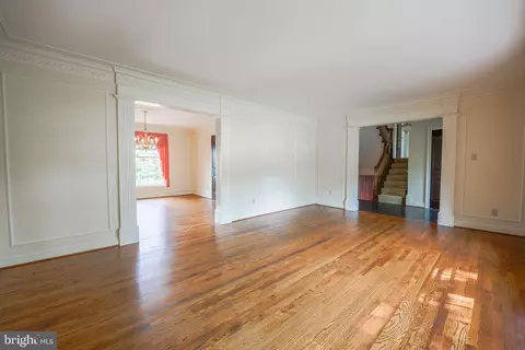 Living - 1309 Oberon Way, Mclean, VA 22102 photo 2 of 8