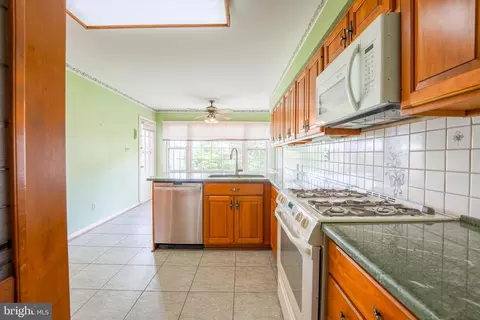 Kitchen - 1309 Oberon Way, Mclean, VA 22102 photo 2 of 4