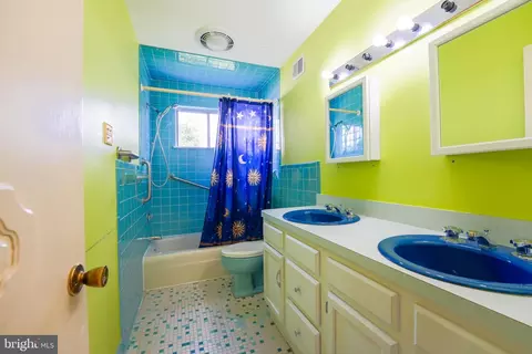 Bath - 1309 Oberon Way, Mclean, VA 22102 photo 2 of 3