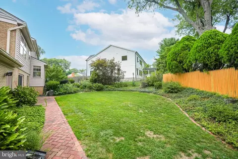 Exterior - 1309 Oberon Way, Mclean, VA 22102 photo 4 of 8