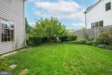 Exterior - 1309 Oberon Way, Mclean, VA 22102 photo 7 of 8
