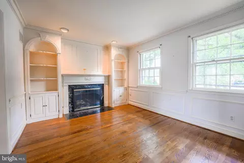 Living - 1309 Oberon Way, Mclean, VA 22102 photo 4 of 8