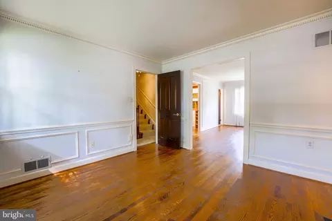 Living - 1309 Oberon Way, Mclean, VA 22102 photo 5 of 8