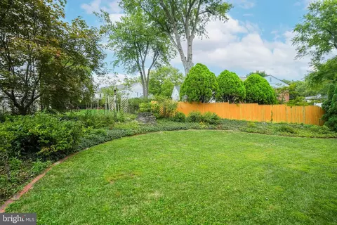 Exterior - 1309 Oberon Way, Mclean, VA 22102 photo 6 of 8
