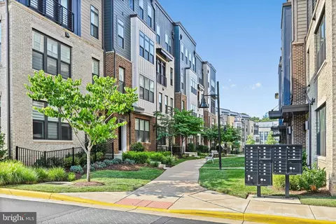 1612 Bandit Loop #11B, Reston, VA 20190