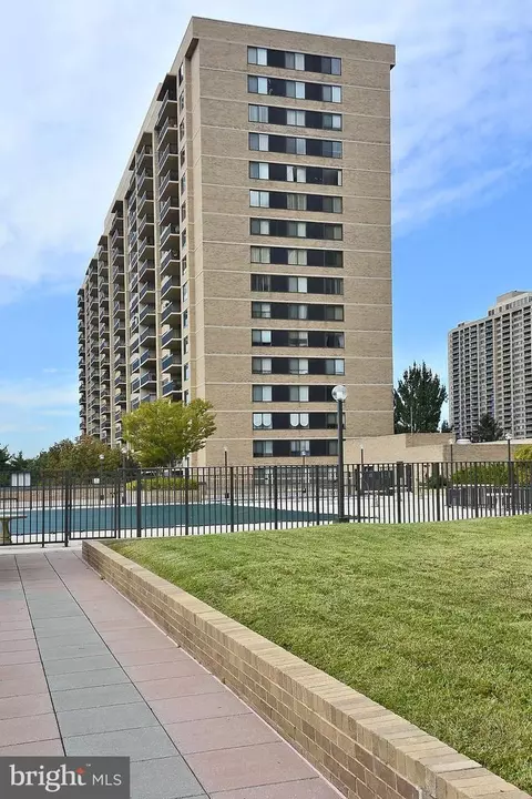 3709 S George Mason Dr #1705, Falls Church, VA 22041