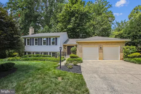 9707 Flintridge Ct, Fairfax, VA 22032