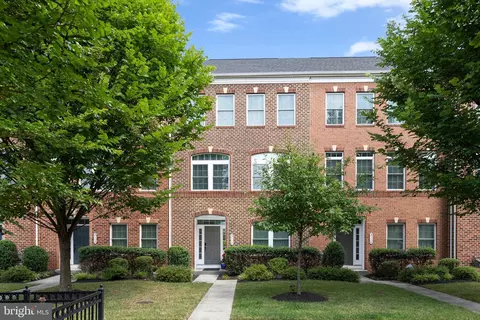 3114 Magellan Ct, Herndon, VA 20171