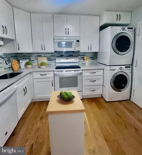 Kitchen - 1800 Old Meadow Rd #1715, Mclean, VA 22102 photo 1 of 1