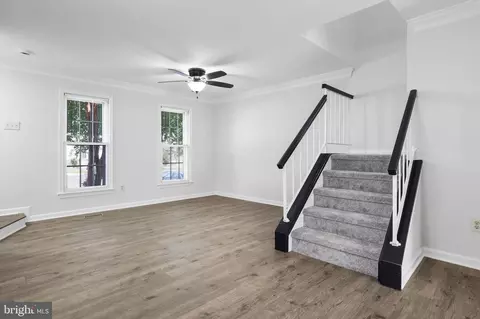 8012 Dayspring Ct, Springfield, VA 22153 photo 4