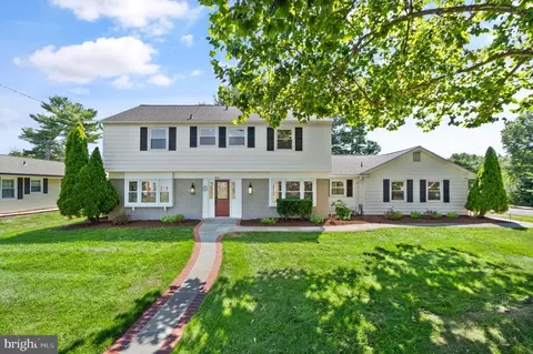 4231 Majestic Ln, Fairfax, VA 22033