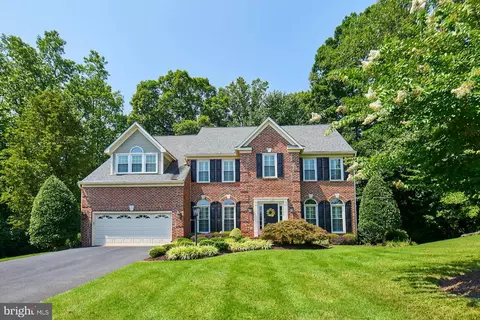 8156 Old Barrington Blvd, Fairfax Station, VA 22039