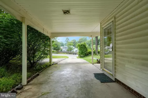 5213 Kings Park Dr, Springfield, VA 22151 photo 3
