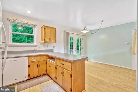 5213 Kings Park Dr, Springfield, VA 22151 photo 12