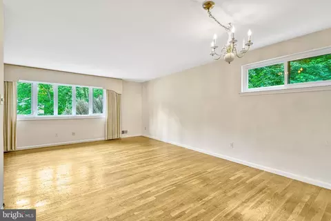 5213 Kings Park Dr, Springfield, VA 22151 photo 10